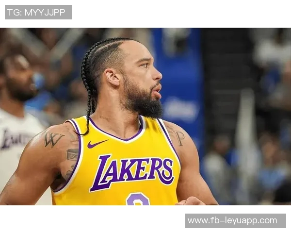 狄龙半场表现抢眼8中3加罚球6中6拿下13分但3犯令球队隐忧显现